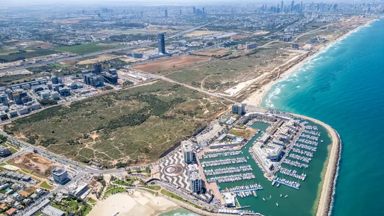 חוף התכלת הרצליה
